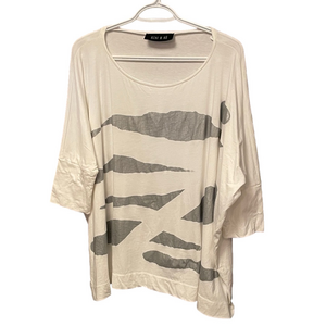 Women’s Ozai N Ku White Tee With Silver Graphic Size XL